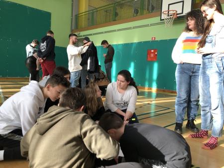 Mladi iz različnih evropskih držav z učenci OŠ Šalovci o digitalizaciji 13